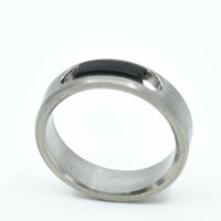 Alliance en titane et bois précieux noir ∣ Bijoux Titane France®