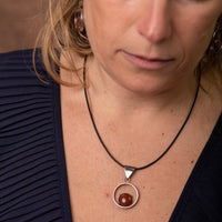 Pendentif en pierre naturelle et titane