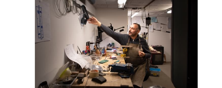 l’histoire d’un artisan bijoutier spécialisé en titane