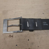 Ceinture en cuir et boucle titane
