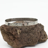 Bracelet jonc en titane martele