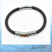 Bijou armille bracelet en titane personnalisable et perles de Cornaline pour homme ∣ Bijoux Titane France®