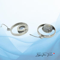 Boucle d'oreille de style créole ornés de magnifique Labradorite  ∣ Bijoux Titane France®