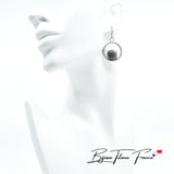 Boucle d'oreille pour jeune femme au style indémodable Créoles en titane et pierre fine Agate du Botswana ∣ Bijoux Titane France®