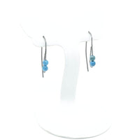 Boucle d'oreille en titane et perle bleu pour enfant ∣ Bijoux Titane France®